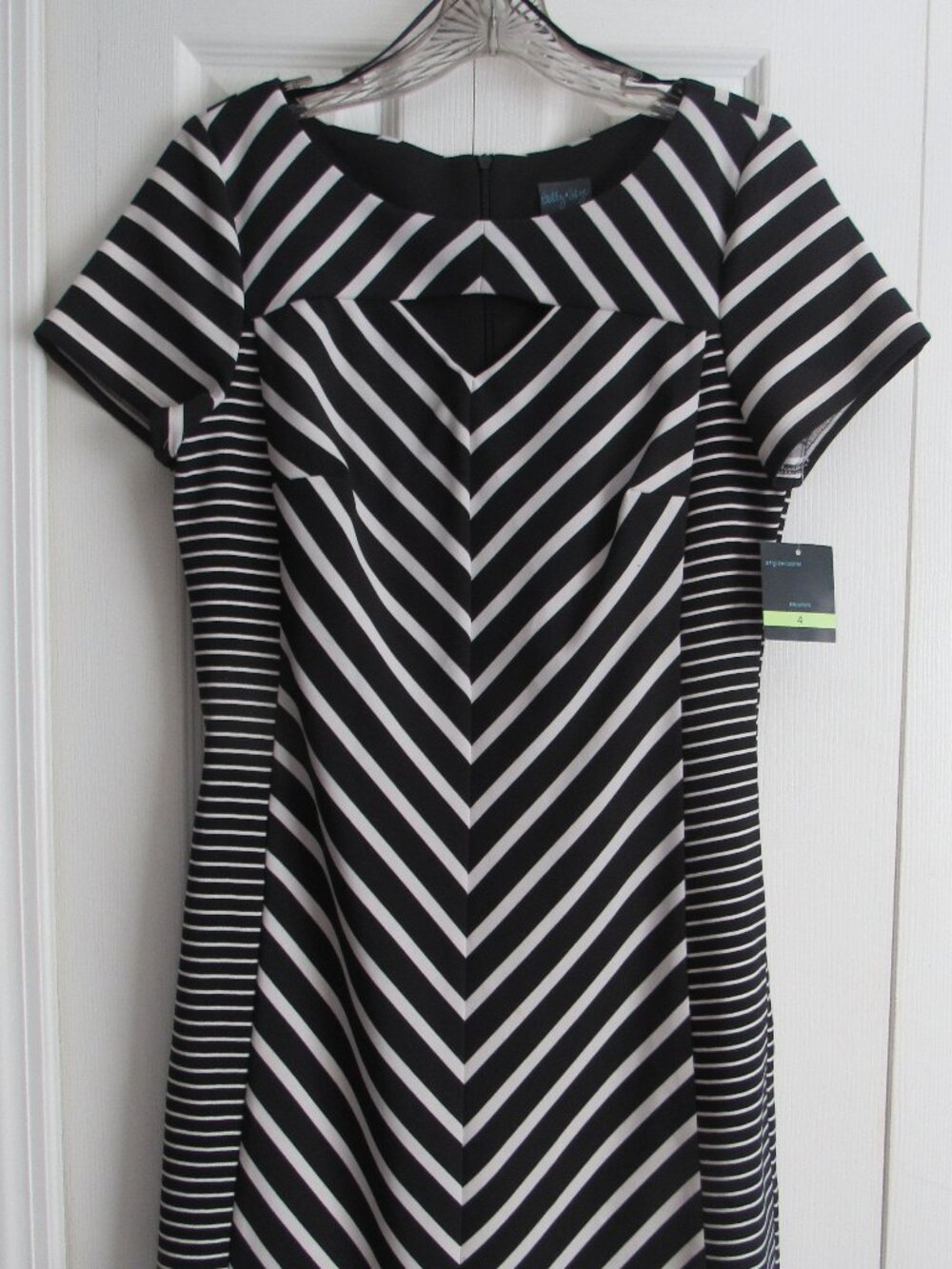 GABBY SKYE BLACK AND WHITE STRIPED DRESS SZ 4